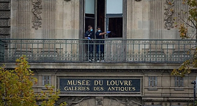 Audaz Robo en París: Joyas de la Corona Robadas del Louvre