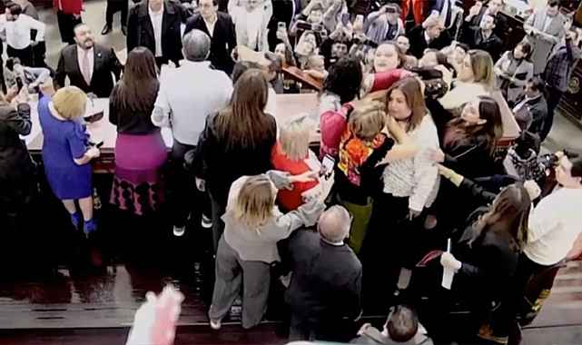 Pelea entre diputadas sacude el Congreso de la Ciudad de México